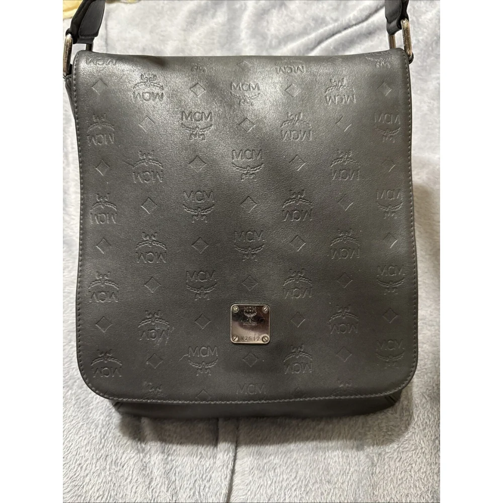 MCM Crossbody Leather Black Messenger Handbag Unisex - Picture 1 of 16